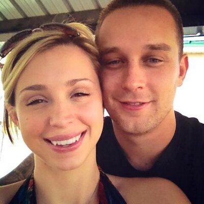 Profile Picture of Alexandra Larsen (@Queeneskel) on Twitter
