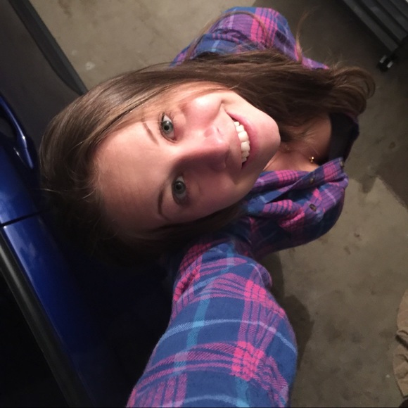 Profile Picture of !kerianne Thomson (@keriskloset) on Poshmark