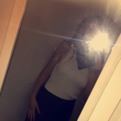 Profile Picture of Poppy And Bronnie (@PoppyJay220) on Twitter