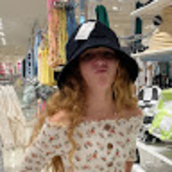 Profile Picture of Hannah Archuleta (@hannaharchul873) on Poshmark