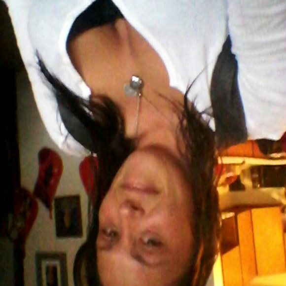 Profile Picture of Jennifer Mortenson (@jenfuram) on Poshmark