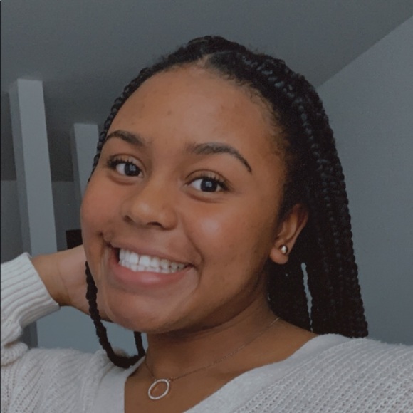 Profile Picture of Madeline Royal (@madeline_royal) on Poshmark