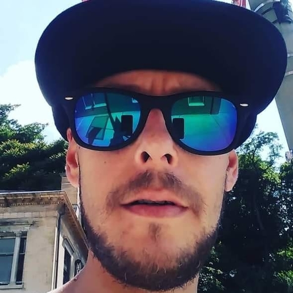 Profile Picture of Michael frederick Tarson (@tarsonm) on Poshmark