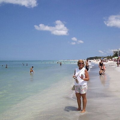 Profile Picture of Barbara Decker (@chiefcook) on Twitter