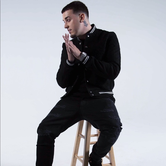 Profile Picture of James Elkins (@jamieraymusic) on Poshmark