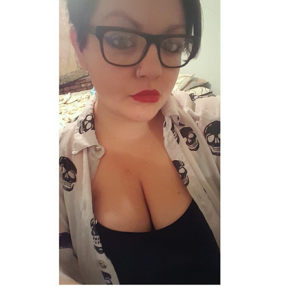Profile Picture of Mina Tipton (@mtipxo) on Poshmark
