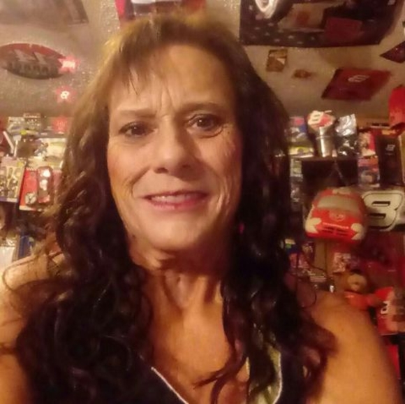 Profile Picture of Pam Mcillwain (@pammcillwain61) on Poshmark