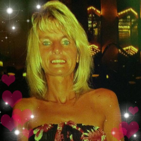 Profile Picture of Danette Ludlow (@danetteludlow) on Poshmark