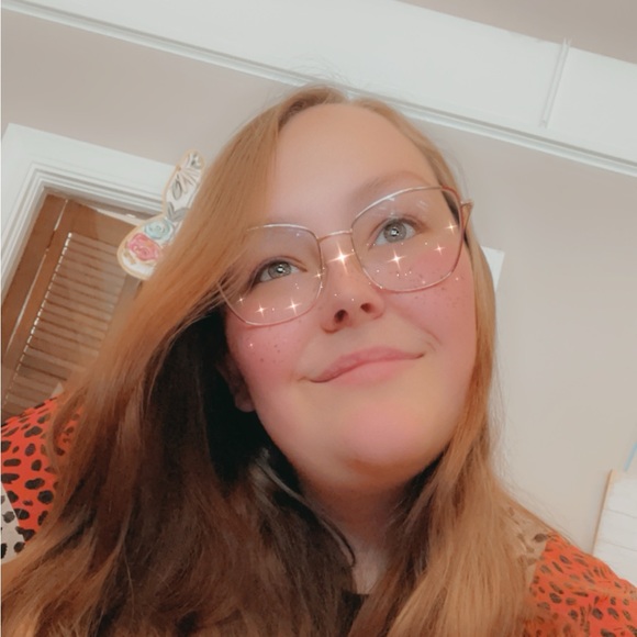 Profile Picture of Ashley Swords (@ashleyswords97) on Poshmark
