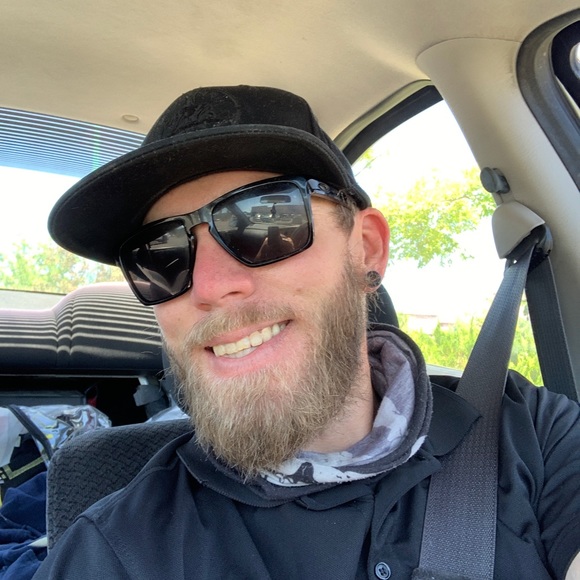 Profile Picture of James Bradshaw (@regretlezz) on Poshmark