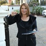 Profile Picture of Leslie Schneider Goldstein (@homesbylesliesg) on Instagram
