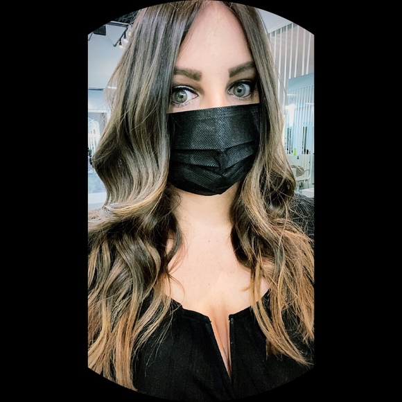Profile Picture of Annmarie Tonelli (@tonelli07) on Poshmark