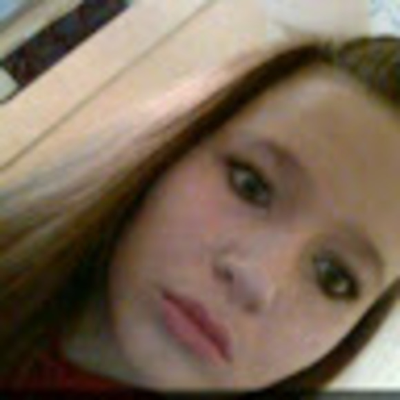 Profile Picture of Edna Dake (@dake607) on Poshmark