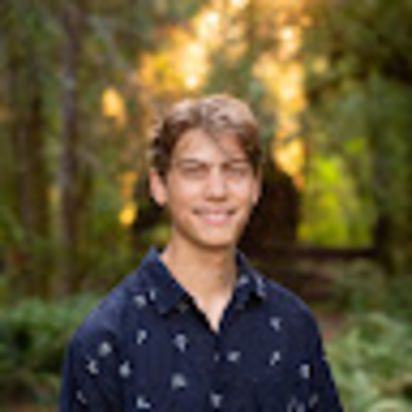 Profile Picture of Noah Doeschner-fretts (@noahfretts) on Poshmark