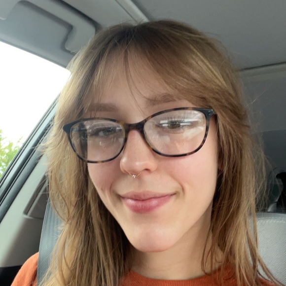 Profile Picture of Shelby Kurilko (@shelby_kurilko) on Poshmark