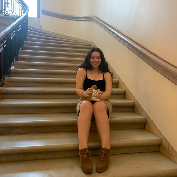 Profile Picture of Alysia Chavez (@alysia_chavez) on Poshmark