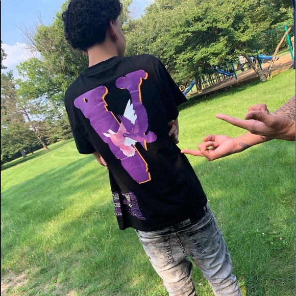 Profile Picture of Eddie James (@eddie3d) on Poshmark