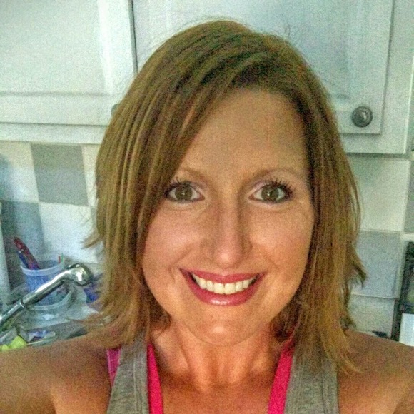 Profile Picture of Amber Wolfe - altizer (@amberawolfe) on Poshmark