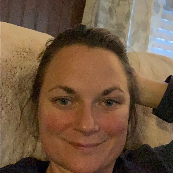 Profile Picture of Ashley Mattix (@afarr30110) on Poshmark