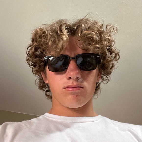 Profile Picture of Nathaniel Gomes (@nathanielgomes) on Poshmark