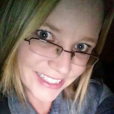Profile Picture of Ivy (@ivynoel30) on Twitter