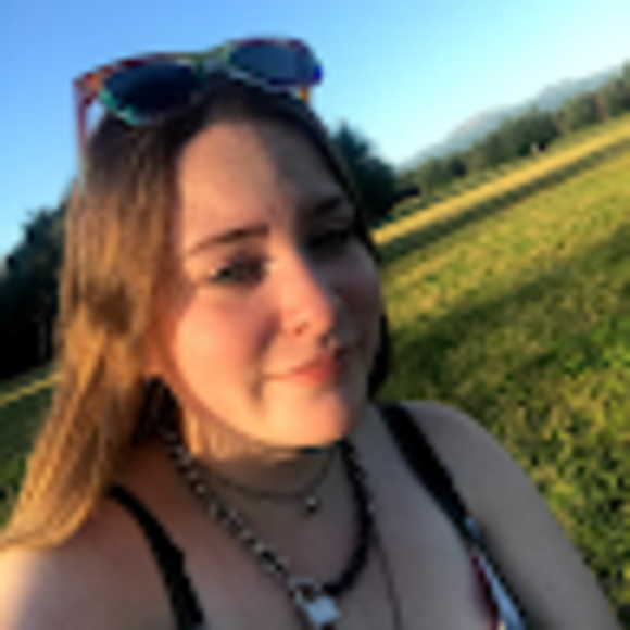 Profile Picture of Emily Cravens (@akemmy) on Poshmark