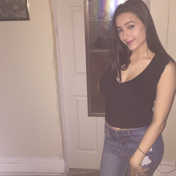 Profile Picture of Maria Csukardi (@mariacsukardi) on Poshmark