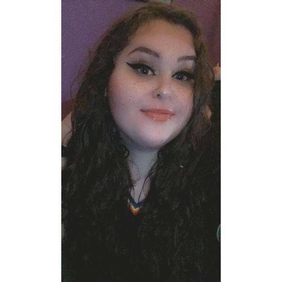 Profile Picture of Lacey Clark (@laceylouclark) on Poshmark