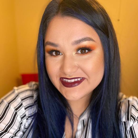 Profile Picture of Melody Mcjunkins (@melody_lincoln) on Poshmark