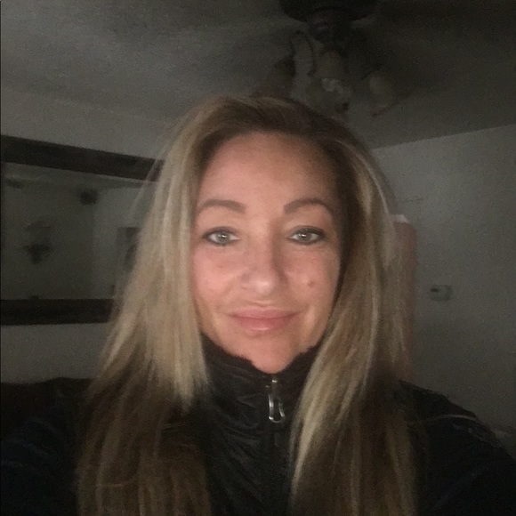 Profile Picture of Christan Chagnon (@christan1122) on Poshmark