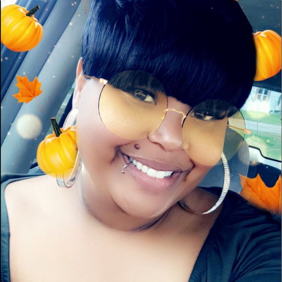 Profile Picture of Adrian Davis (@avdavis23880) on Poshmark