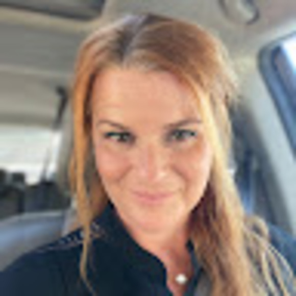 Profile Picture of Annie Steele (@anniesteele821) on Poshmark