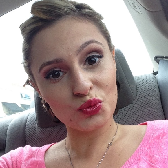 Ewa Prelich - Poshmark Profile Picture of Ewa Prelich (@lalkax0) on Poshmark