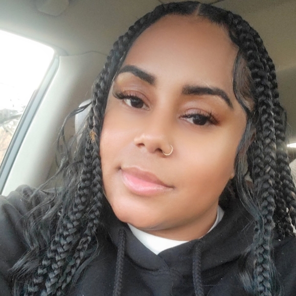 Profile Picture of Ebonie Jenkins (@ebb1001) on Poshmark