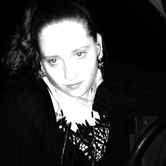 Profile Picture of Crystal Key (@crystallina272) on Poshmark