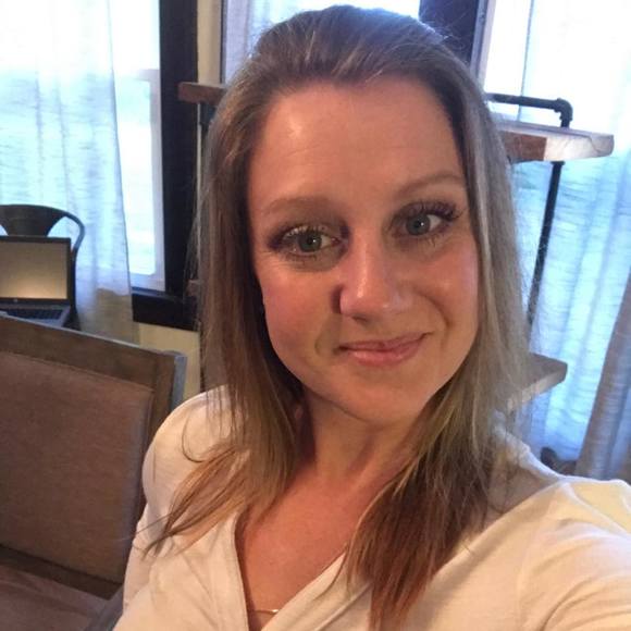 Profile Picture of Sara Haldeman (@sariehaldeman) on Poshmark
