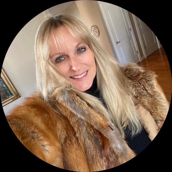 Profile Picture of Tina Andersen (@camilachris) on Poshmark