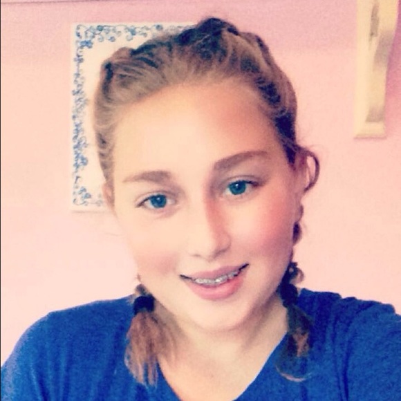 Profile Picture of Ruby Kate (@rubymull2005) on Poshmark