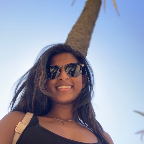 Profile Picture of Cheyenne Gosein (@chey_gosein) on Poshmark