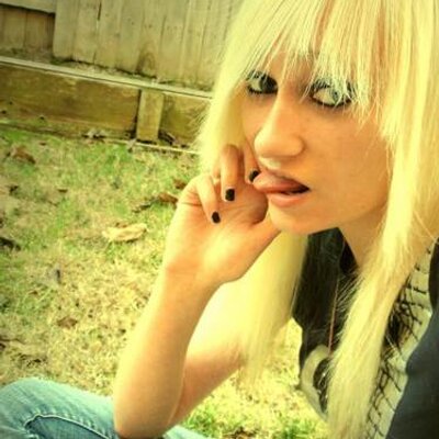 Profile Picture of Molly Greg Fishman (@MolMolMolley) on Twitter