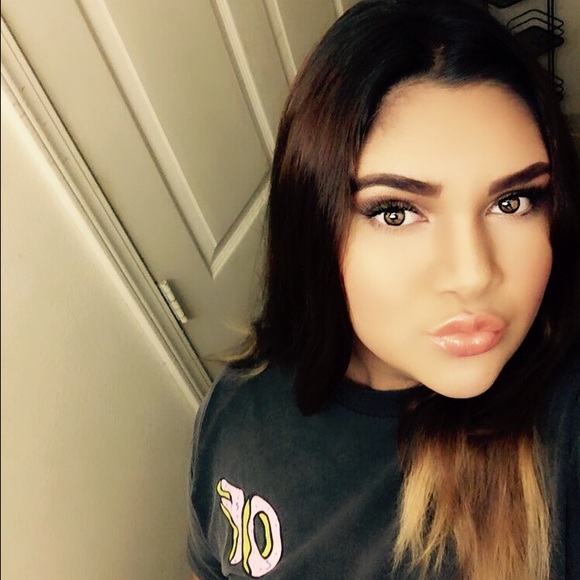 Profile Picture of Alexa Guillen (@lexaminna) on Poshmark