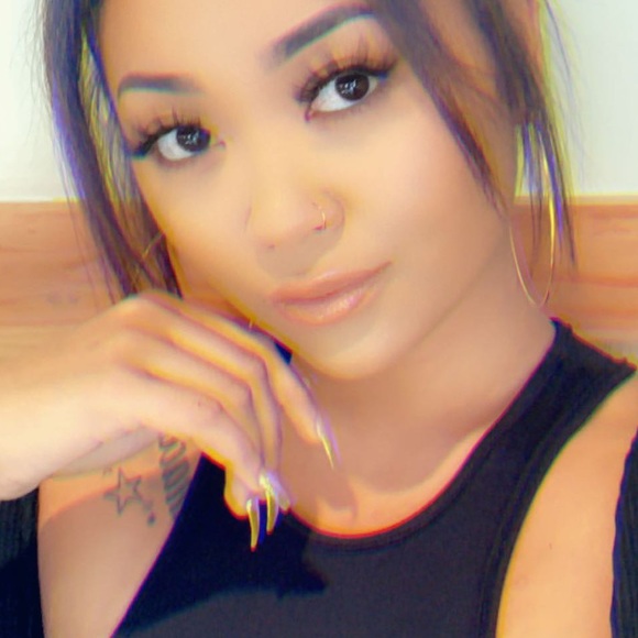 Profile Picture of Shanice Hallums (@shaniceuilani) on Poshmark