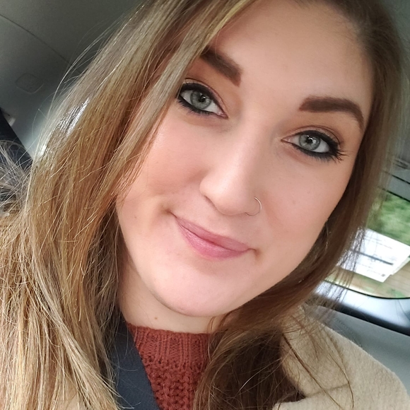 Profile Picture of Lauren Taughinbaugh (@laurentaugh) on Poshmark