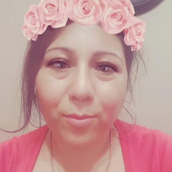Profile Picture of Leonarda Cantoran (@leo39) on Poshmark