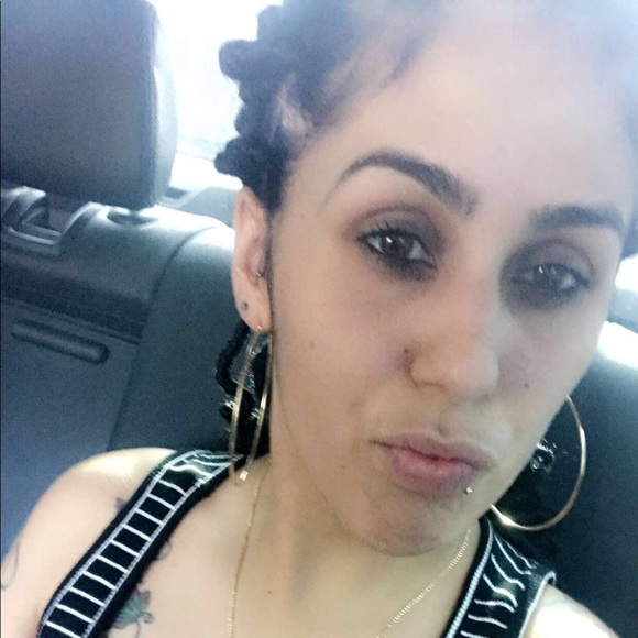 Profile Picture of Aileen Lincheta (@bossbitch89) on Poshmark