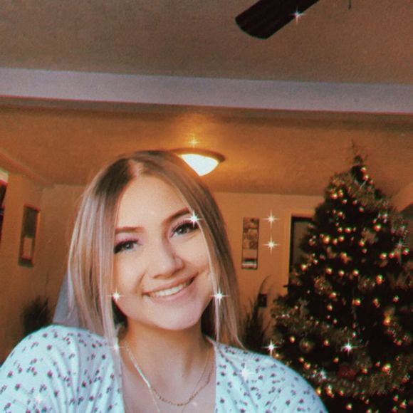 Profile Picture of Amelia Contreras (@ameliacontre336) on Poshmark