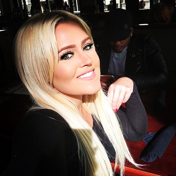 Profile Picture of Ashley Jozwicki (@ashleygayle) on Poshmark