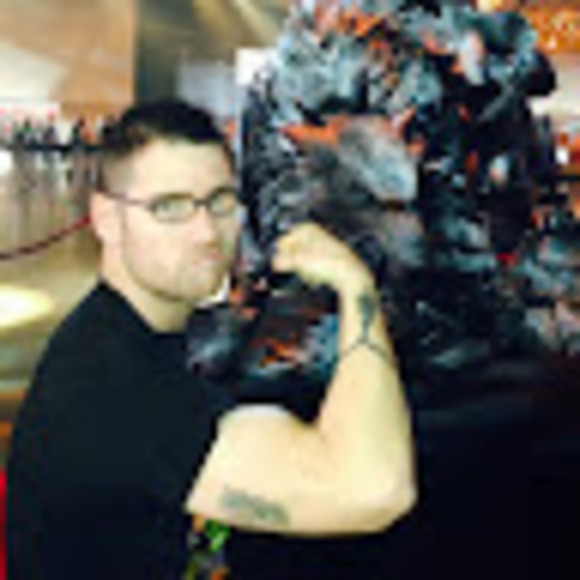 Profile Picture of Aaron Croussore (@croussore) on Poshmark