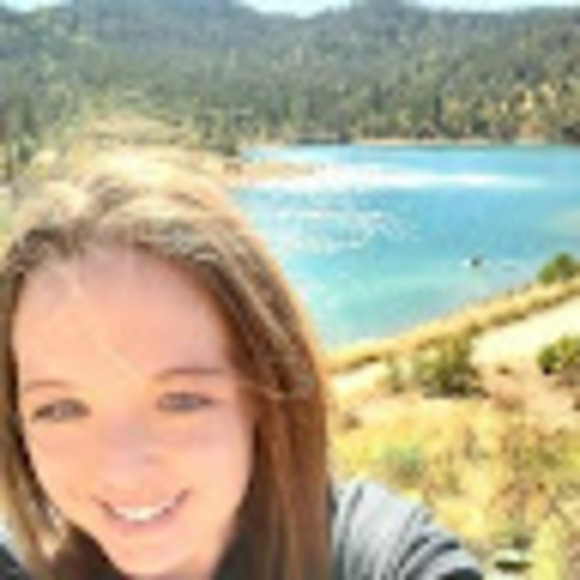 Profile Picture of Shannon Halcomb (@shannonhalcomb) on Poshmark