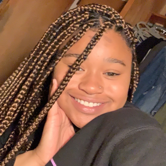 Profile Picture of Jordyn Fletcher😘😉 (@jordyncloset570) on Poshmark